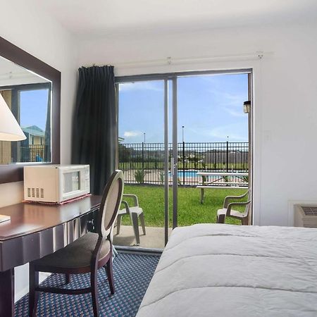 Rodeway Inn At Somers Cove Marina Crisfield Экстерьер фото