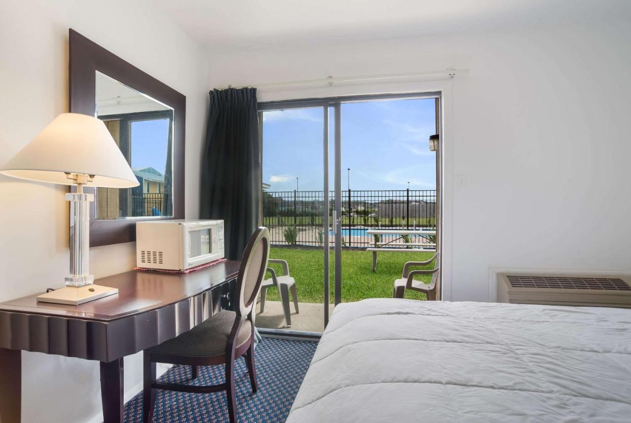 Rodeway Inn At Somers Cove Marina Crisfield Экстерьер фото